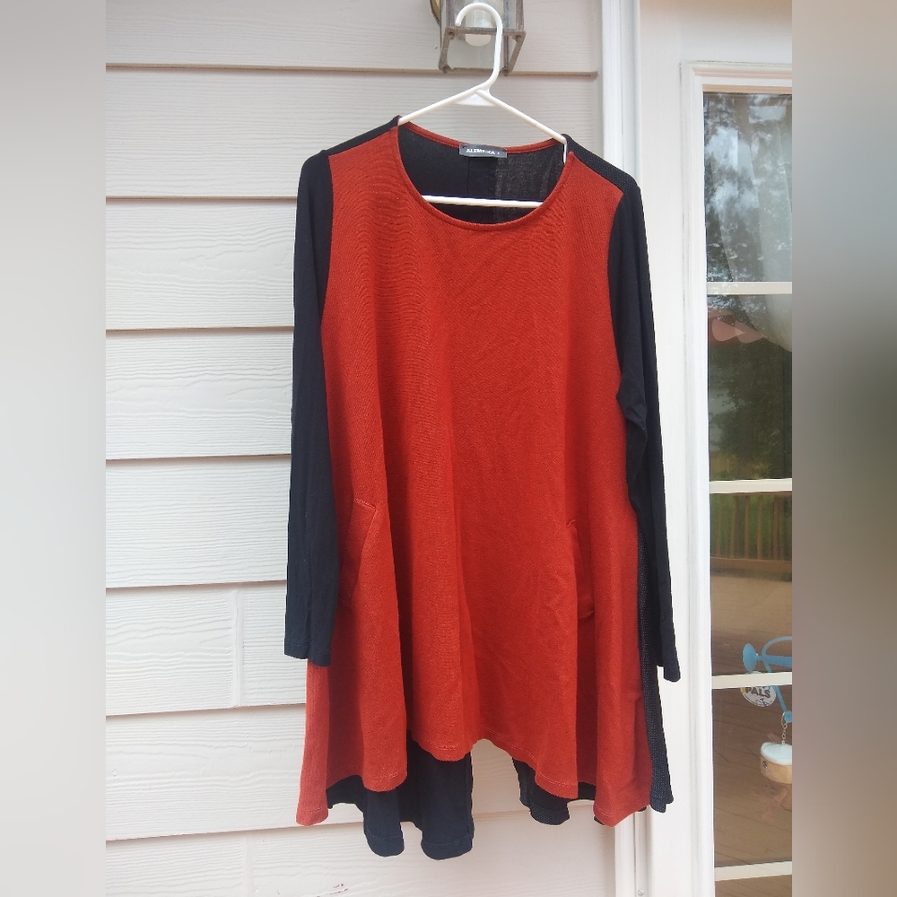 Alembika red black high low tunic large